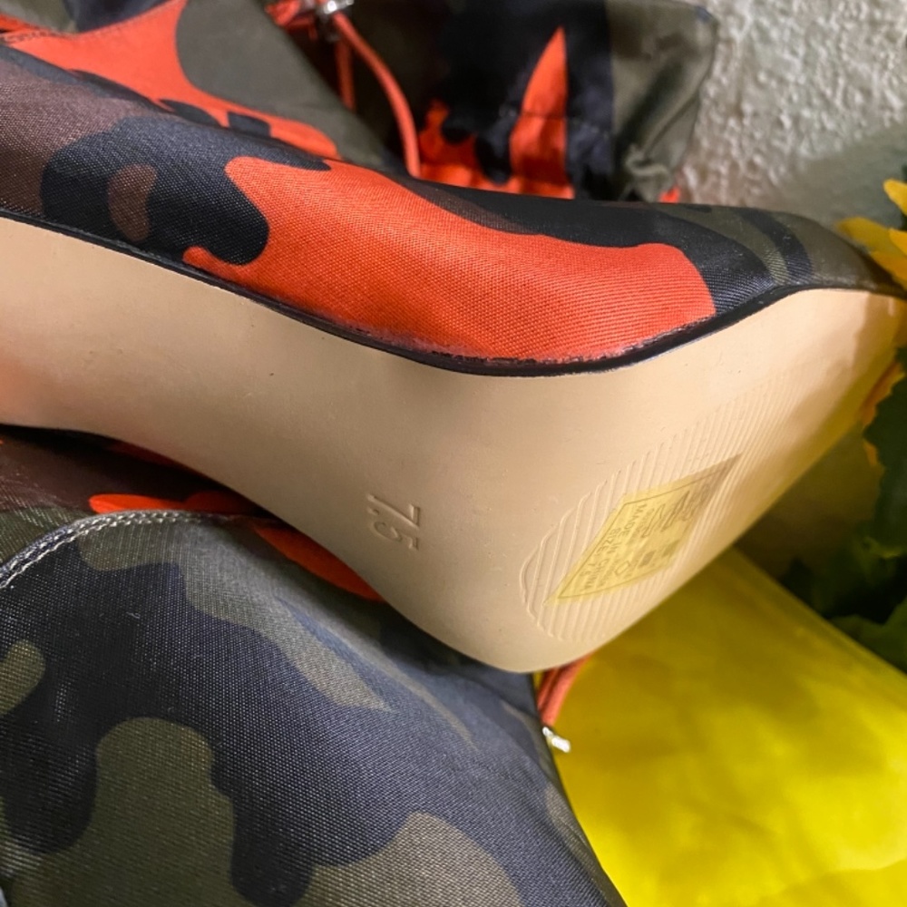 Akira Booties - Picture 15 of 15